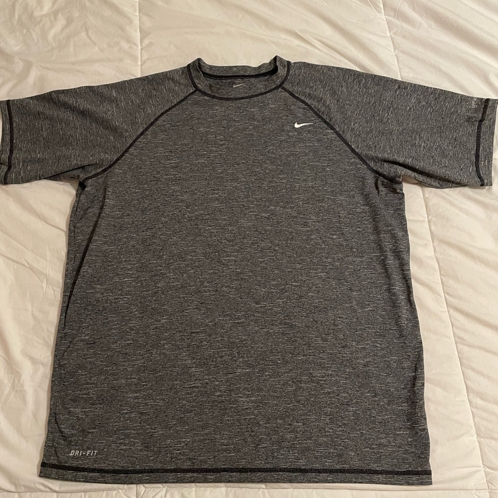 ✔️ Nike Men’s Dri-Fit Shirt